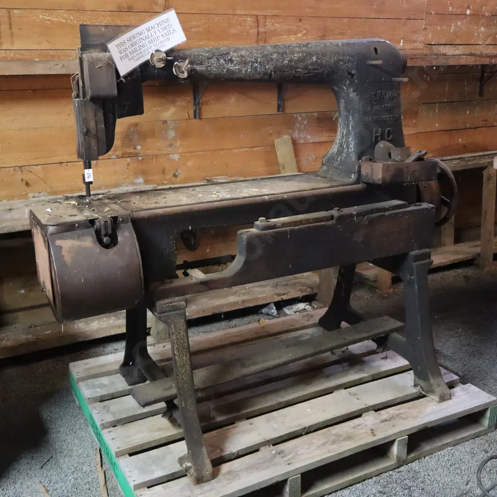 Large Industrial Sailmakers Sewing Machine Image 1++