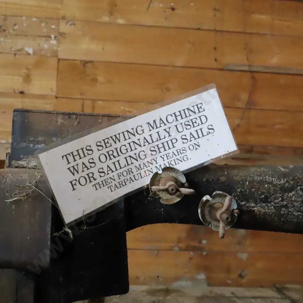 Large Industrial Sailmakers Sewing Machine Image 1++