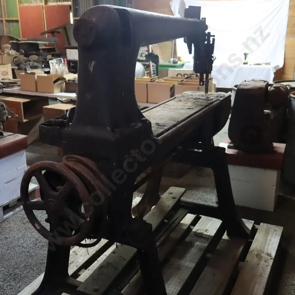 Large Industrial Sailmakers Sewing Machine Image 1++