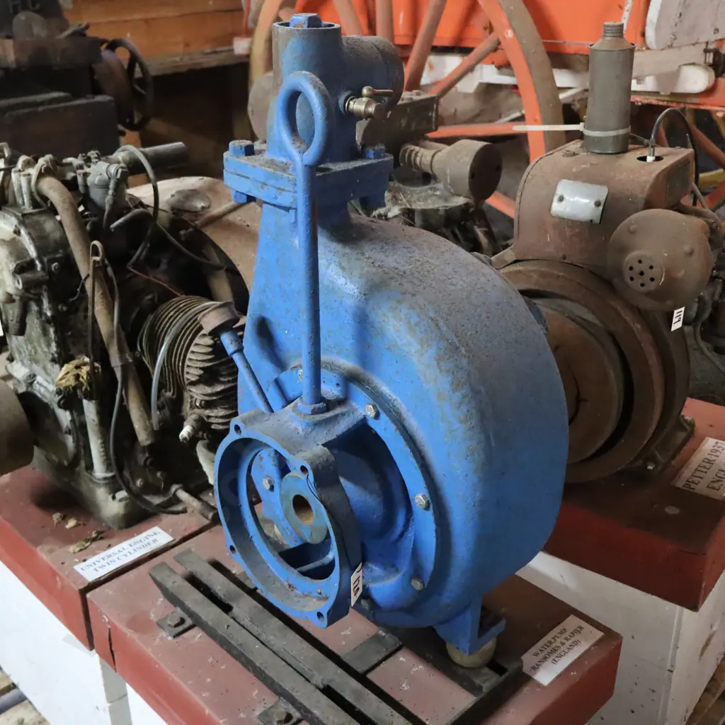 Ransomes & Rapier Water Pump Blue Image 1++