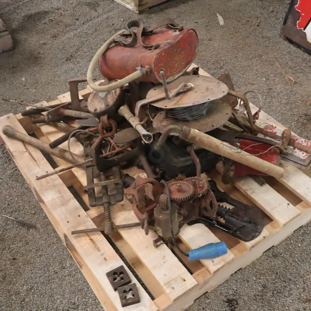 Pallet Vintage Agricultural & Workshop Equipment Image 1++