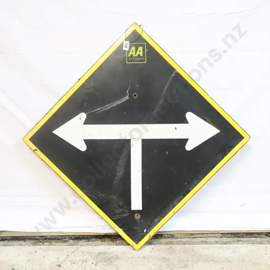 AA Auckland Intersection Direction Sign