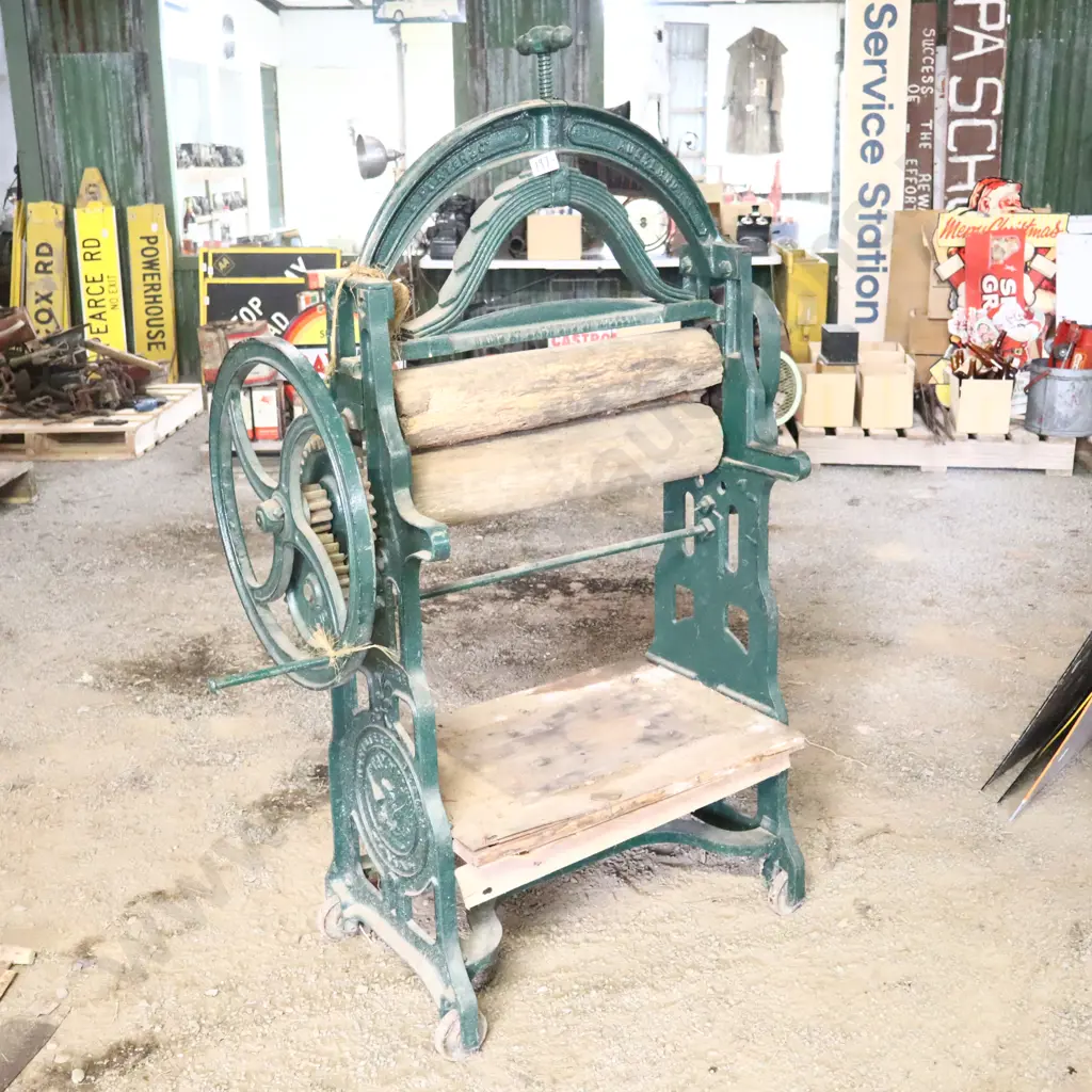 Antique Cast Iron Wringer Image 1++