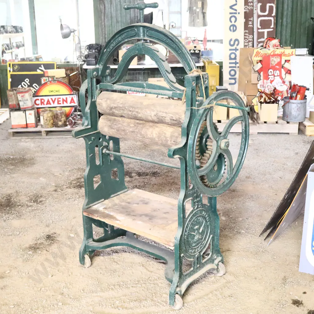 Antique Cast Iron Wringer Image 1++