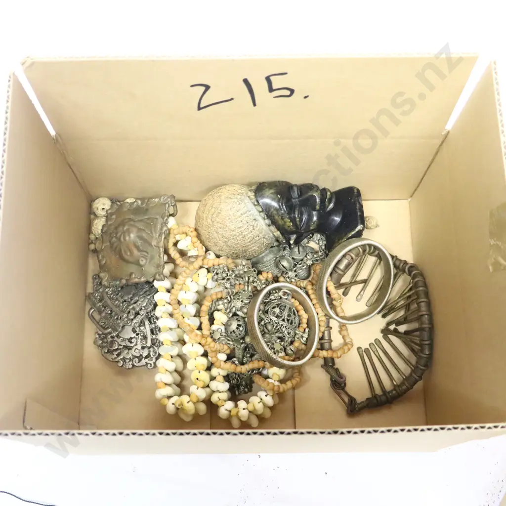Box of Vintage Jewellery & Curios Image 1++