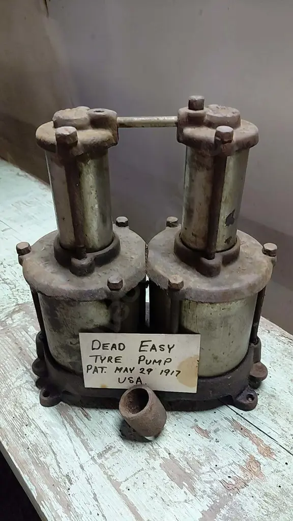 Dead Easy Tyre Pump Pat. May 29 1917 Image 1++