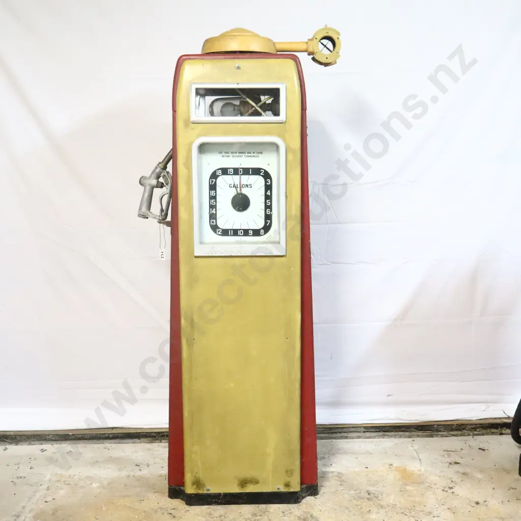 Avery Hardoll Petrol Bowser Image 1++