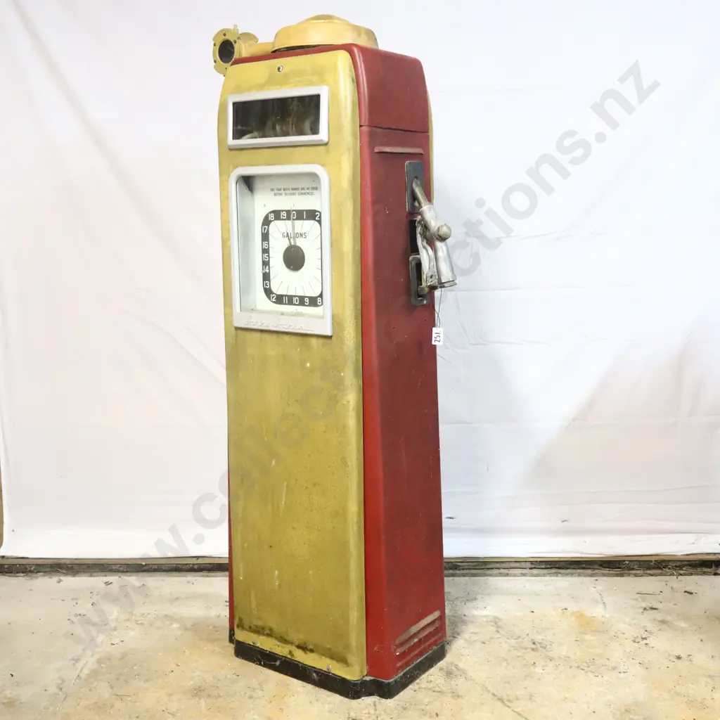 Avery Hardoll Petrol Bowser Image 1++