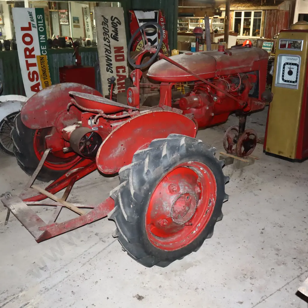 Vintage Farmall Tractor Image 1++