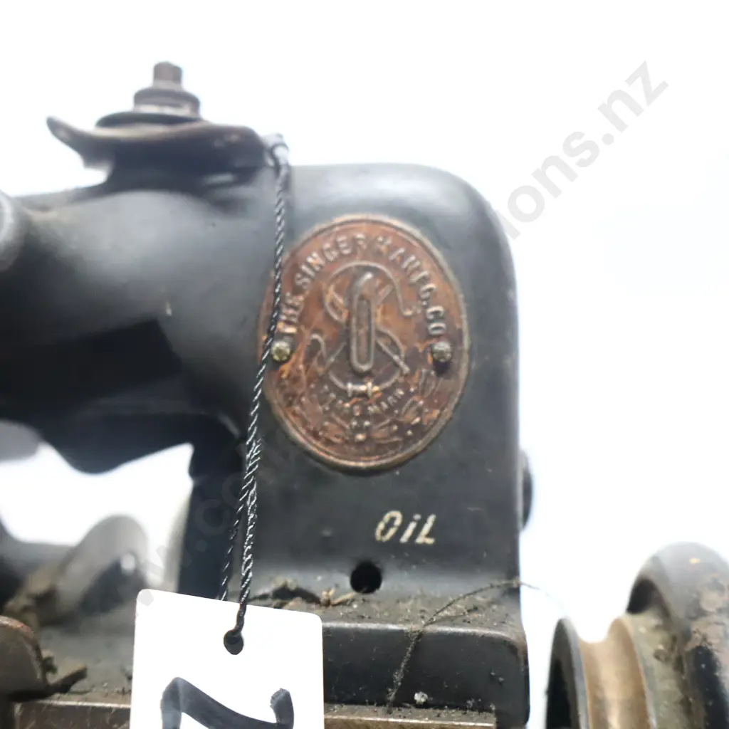 Vintage Industrial Overlocker Sewing Machine Image 1++