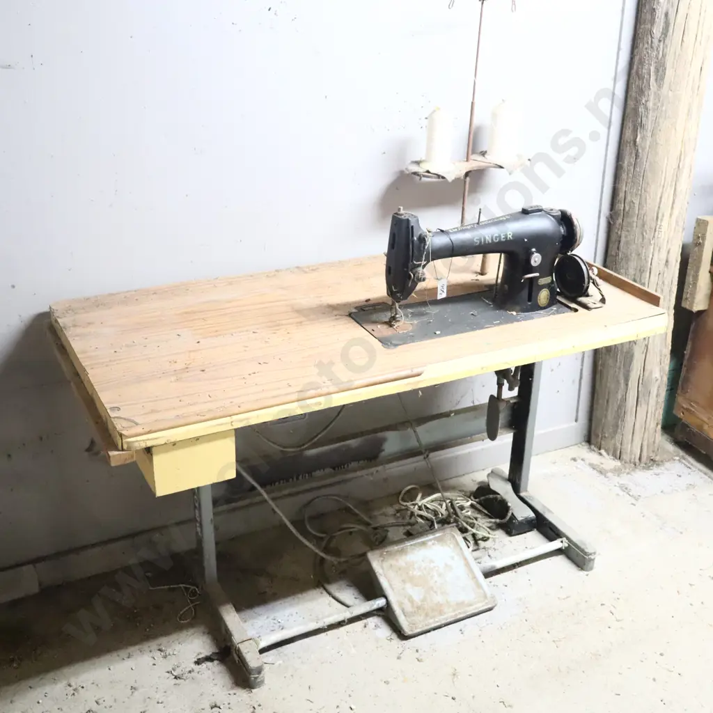 Singer Industrial Sewing Machine Image 1++