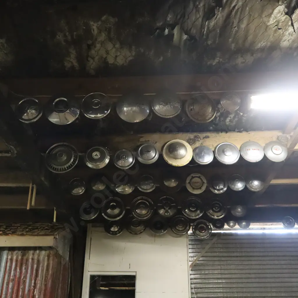 Collection 40 Hubcaps Approx. Image 1++