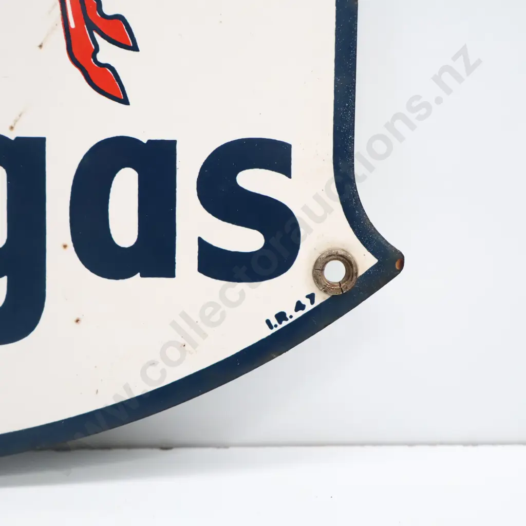 Mobil Gas Enamel Pump Plate Dated 1947 Image 1++