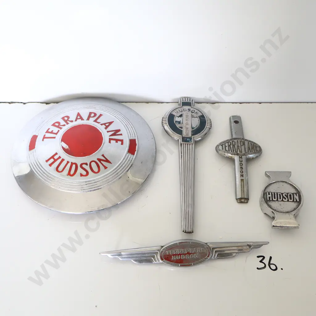 Hudson Terraplane Hubcpa, Badges Ect Image 1++
