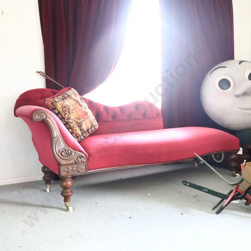 Vintage Chaise Lounge On Porcelian Castors  Image 1++