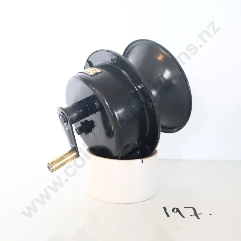 Veteran Hand Hurrican Siren Image 1++