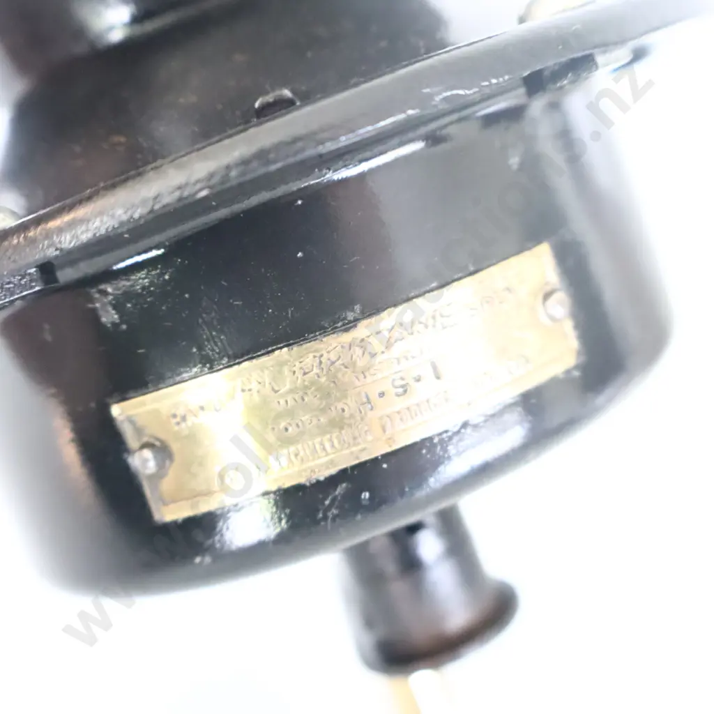 Veteran Hand Hurrican Siren Image 1++