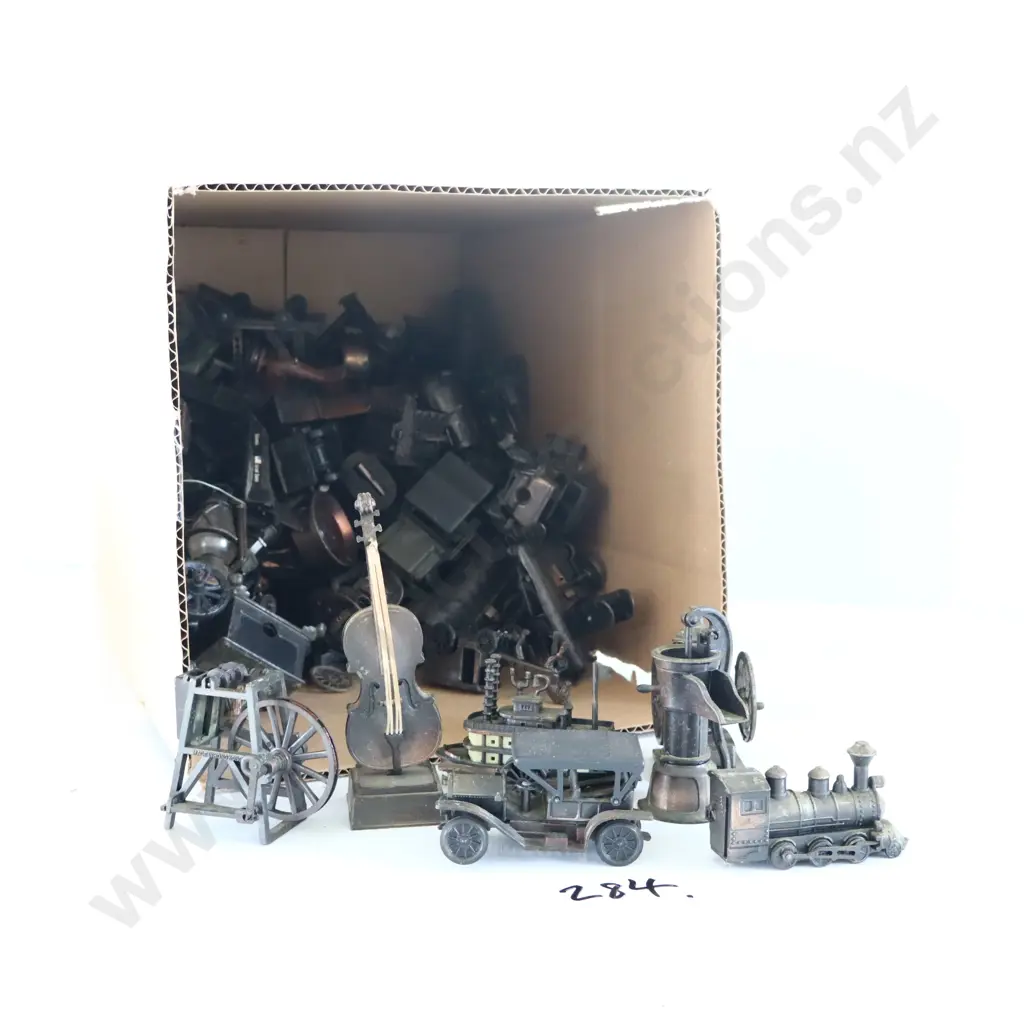 Box Of Vintage Pencil Sharpeners. Approx 100 Image 1++